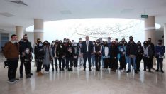 Başkan Sandıkçı bilim turuna çıkan gençleri ağırladı