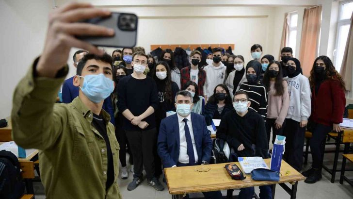 Başkan Yılmaz, mesaisine öğrencilerle başlıyor