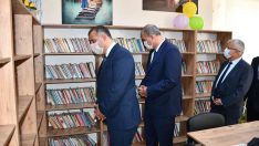 Bu kütüphanelerin mobilyaları öğrencilerden, dekorasyonu öğretmenlerden