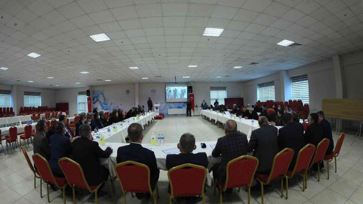 Büyükkılıç Akkışla’da muhtarlarla buluştu