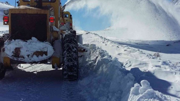 Büyükşehir’in 128 araç ve 291 personeli karla mücadele için hazır
