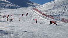 Doğu Anadolu’nun gözdesi Hesarek’te kayak sezonu açıldı