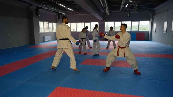 Geleceğin karate antrenörleri bilimsel yöntemlerle yetiştiriliyor