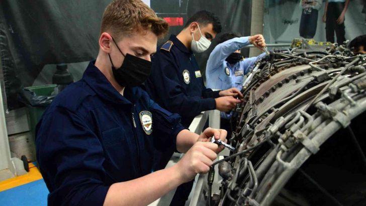 Geleceğin uçak mühendis ve teknisyenleri bu okulda yetişiyor