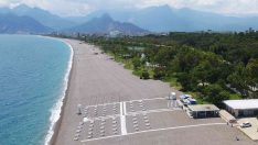 Konyaaltı sahilinde tuvalet ve giyinme kabini sayıları artırılacak, otopark ihlalleri önlenecek