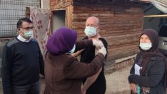 Kumluca’nın uzak mahallelerinde vatandaşlara ‘evde aşı hizmeti’