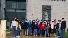 Mersin Büyükşehir Belediyesi’nin Kent Turu Projesiyle öğrenciler sanatla buluştu