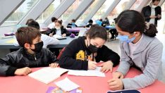 Minikler çocuk kütüphanesinde hem eğlendi hem öğrendi