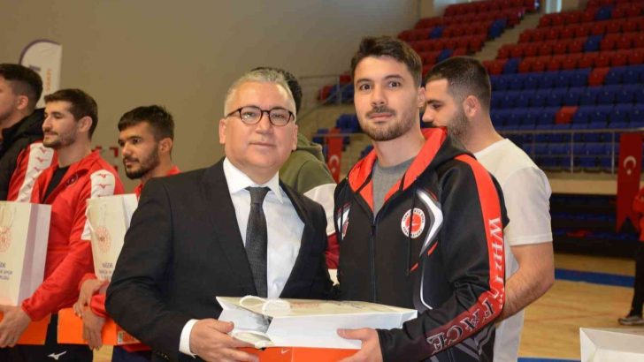 Niğde’de başarılı sporcular ödüllendirildi