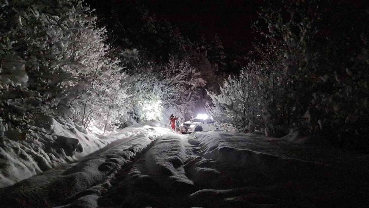 Off-Road tutkunları, kapalı yolları araçları ile açtı