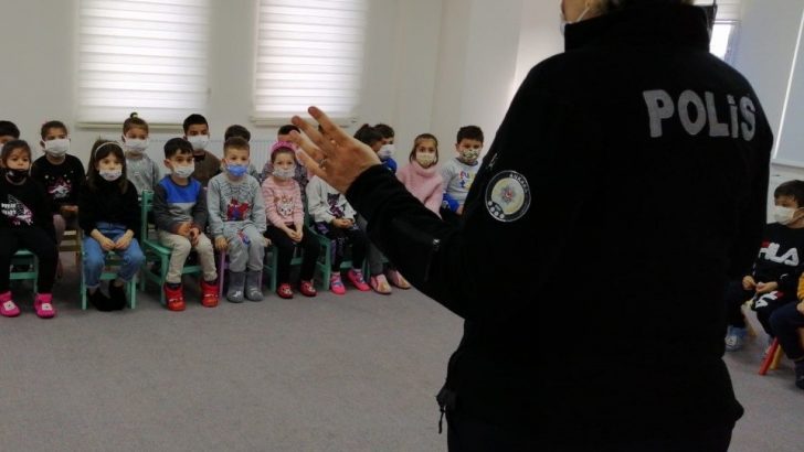 Pursaklar Belediyesi Nezaket Okulu’nda miniklere meslekler tanıtılıyor