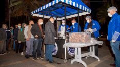 Seyhan Belediyesinden vatandaşlara sıcak çorba ikramı