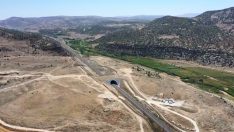 Ulaştırma Bakanı Karaismailoğlu: “Dünyada YHT hattı üzerine ilk ekolojik köprüyü inşa ettik”