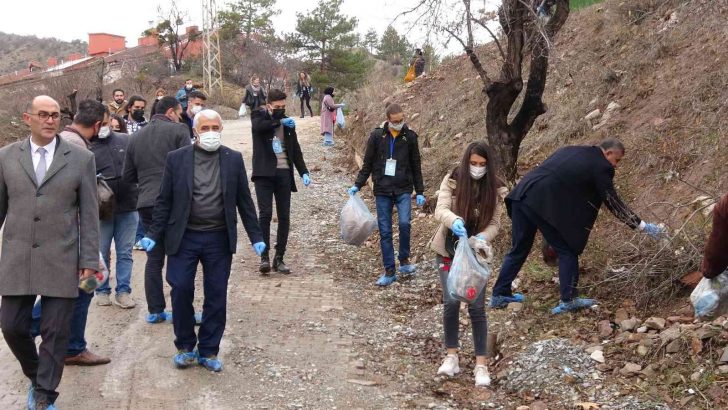 Üniversite öğrencilerinden anlamlı davranış