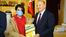 Ünye’de öğrencilere 3 bin 700 adet kaynak kitap desteği