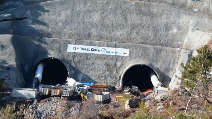 Ayvacık – Küçükkuyu yolundaki tünellerde ‘ışık göründü’ töreni düzenlenecek