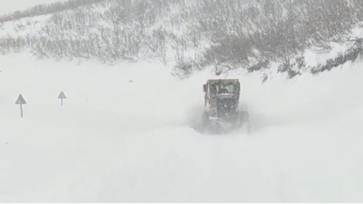 Bingöl’de tipi, açılan köy yollarını yeniden ulaşıma kapattı