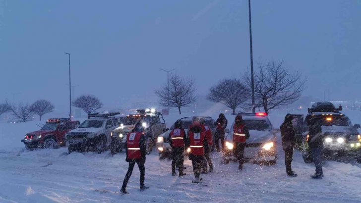 Bolu’da, yoğun kar yağışı devam ediyor