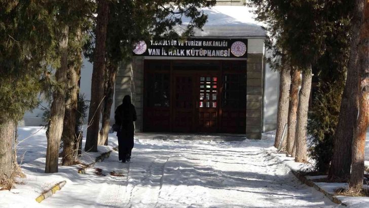 Cumhuriyet dönemi binası halk kütüphanesi oldu