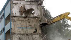 Çürük raporu bulunan hükümet konağının yıkımı tamamlandı