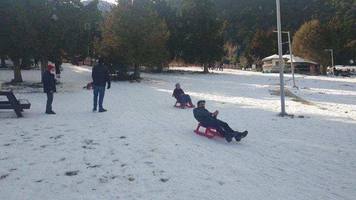 Denizliler karın keyfini Bağbaşı Yaylası’nda çıkarttı