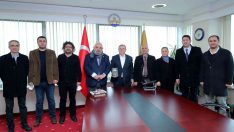 Edirne’de akademisyenler kitaplarını Rektör Tabakoğlu’na takdim etti