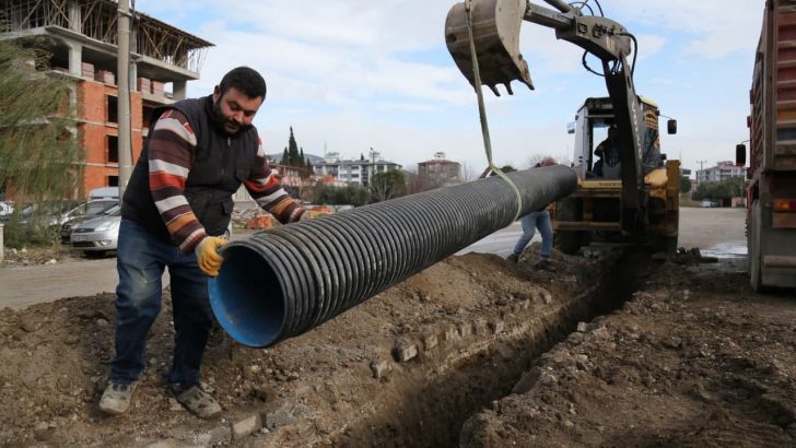 Edremit’te altyapı çalışmalarına devam ediliyor