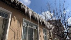 Eskişehir’de dondurucu soğukların ardından tehlikeli buz sarkıtları