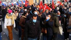 Fransa’da eğitimciler ve veliler sokağa indi