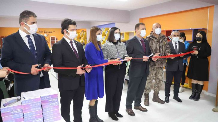 Hakkari’de kütüphane ve etüt merkezi açıldı