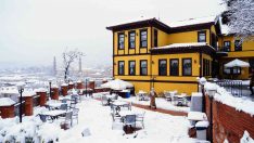 Karlar altındaki saat kulesi havadan görüntülendi