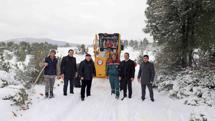 Menteşe’de kar mesaisi devam ediyor