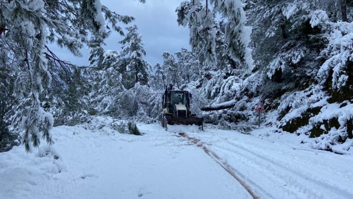 Muğla Büyükşehir karla mücadelede 85 olaya müdahale etti