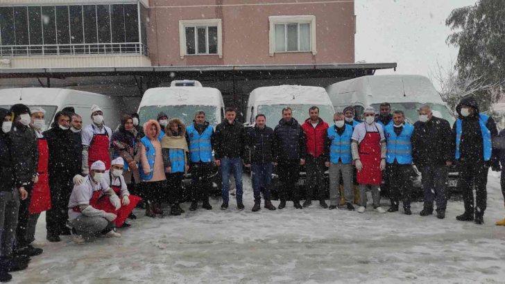 Nusaybin’de Vefa Destek Grubu 5 bin kişiye sıcak yemek dağıttı