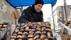 Seyyar satıcı yabancı dil öğrendi, işleri açıldı