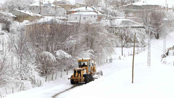 Van Büyükşehir Belediyesi, kapalı mahalle yollarını açıyor