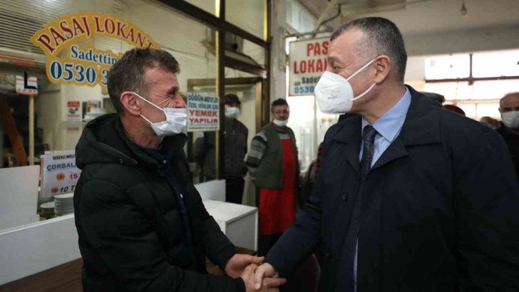 Başkan Büyükakın, Kandıra’da yapılacak yeni kent meydanı için esnafla bir araya geldi