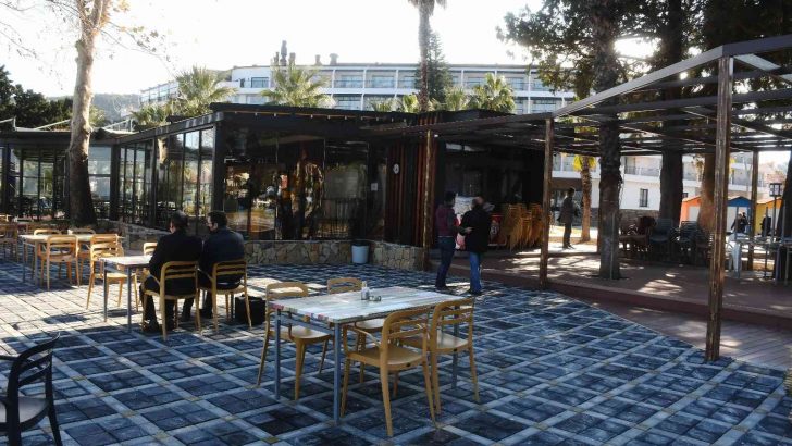 Kemer’in buluşma noktası ‘Deniz Kafe’ yenilendi