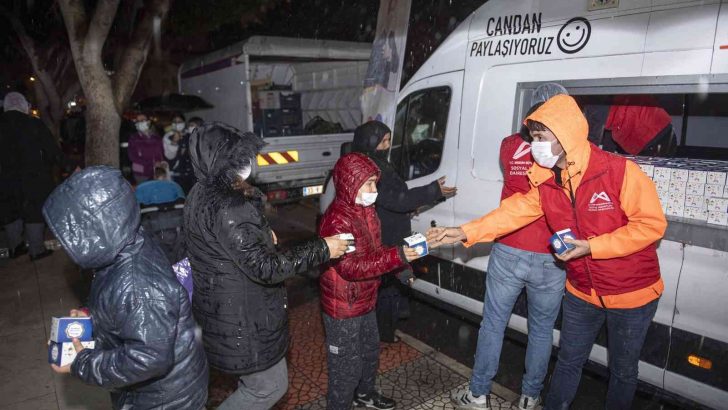 Mersin’de 20 bin kandil simidi dağıtıldı