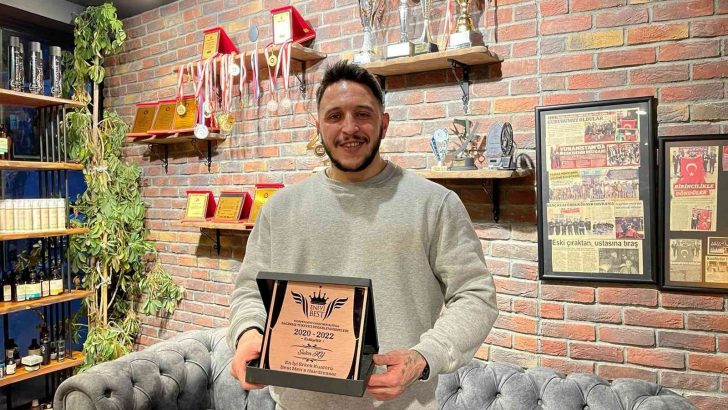 Saç tasarımcısı Hasan Hüseyin Yılmaz’a Eskişehir’in en iyisi ödülü