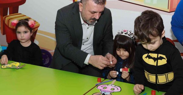 Sincan Belediye Başkanı Murat Ercan’dan çocuklara sürpriz ziyaret